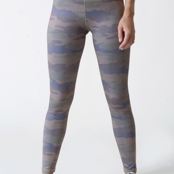 🔥NWT! CAMO HIGH WAISTED LEGGINGS - Picture 6 of 7